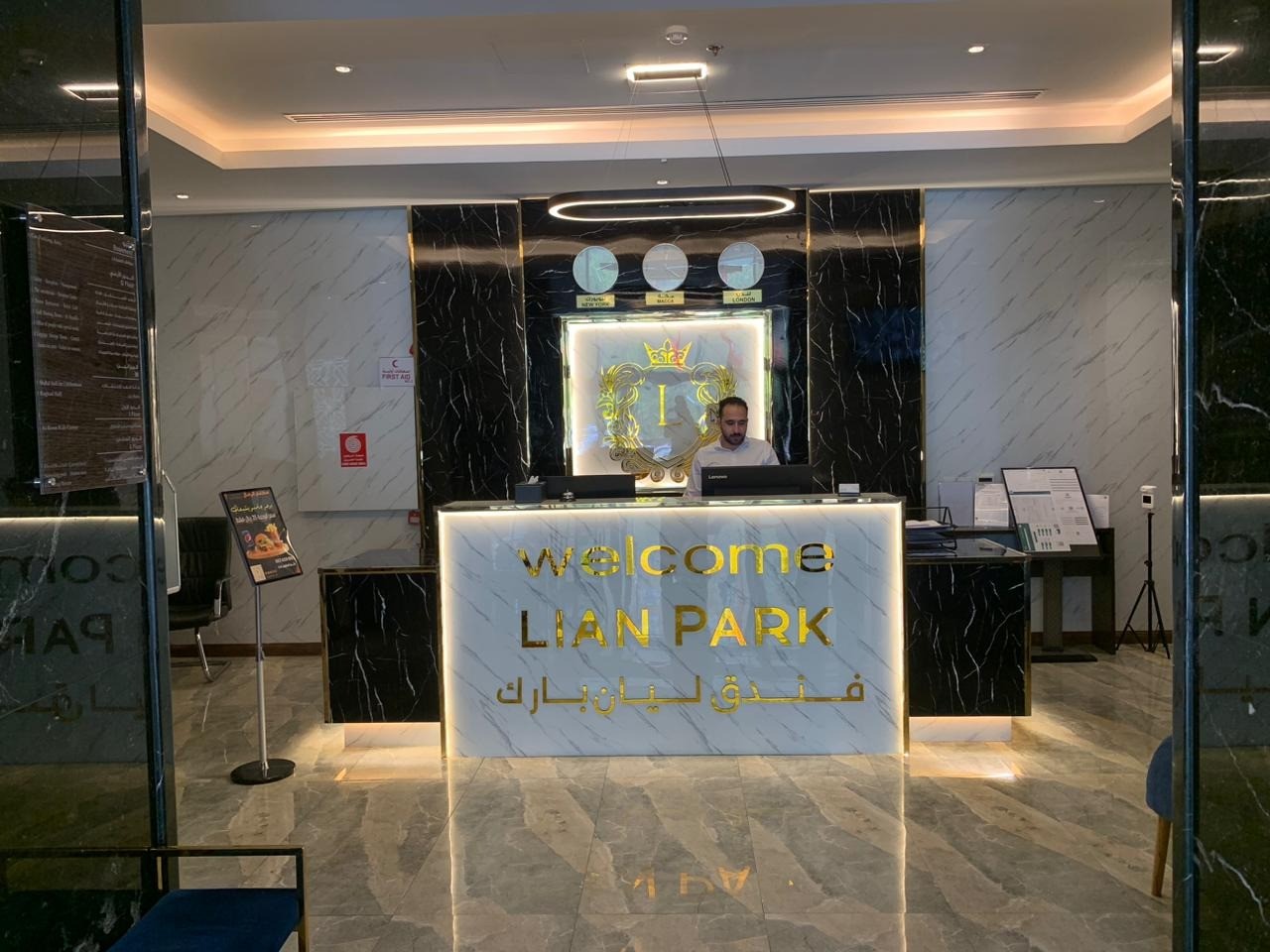 Lian Park Hotel 8/72