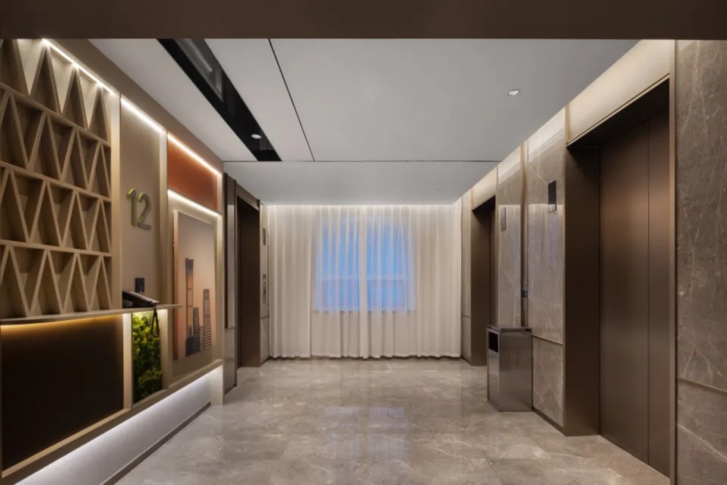 Lobby at HOME 2 SUITES BY HILTON BEIJING WEST RAILWAY STATION, BEIJING