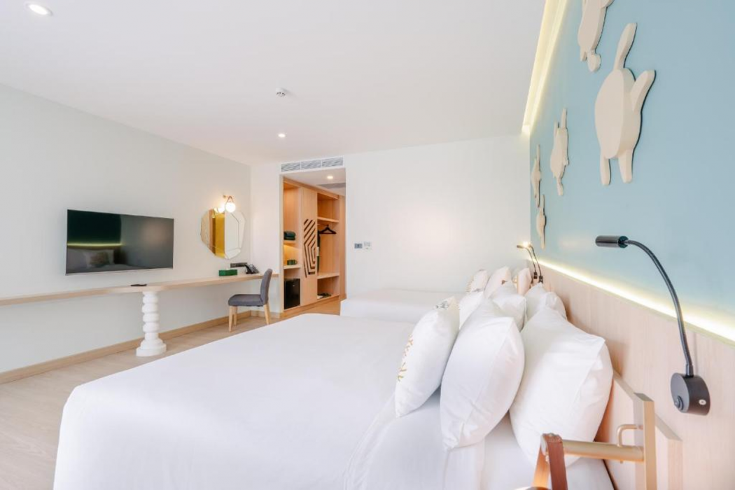 Phuket Emerald Beach Resort 16/70
