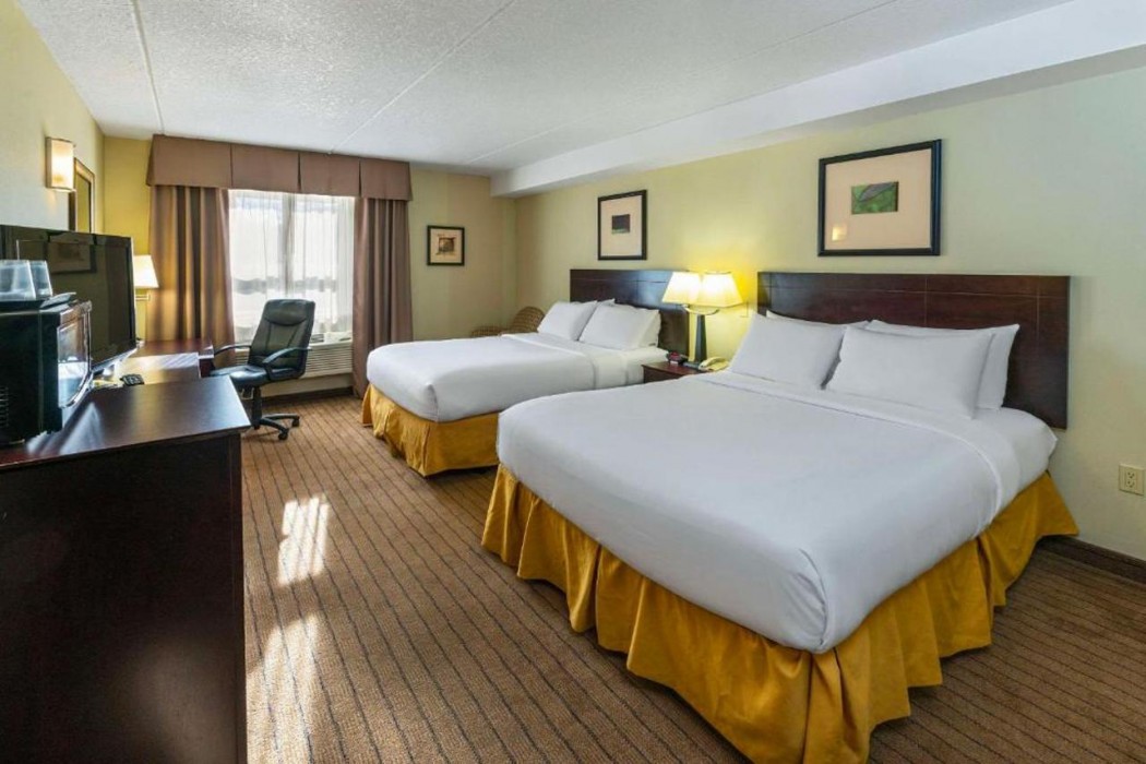 Comfort Inn & Suites Kincardine, ON 8/28