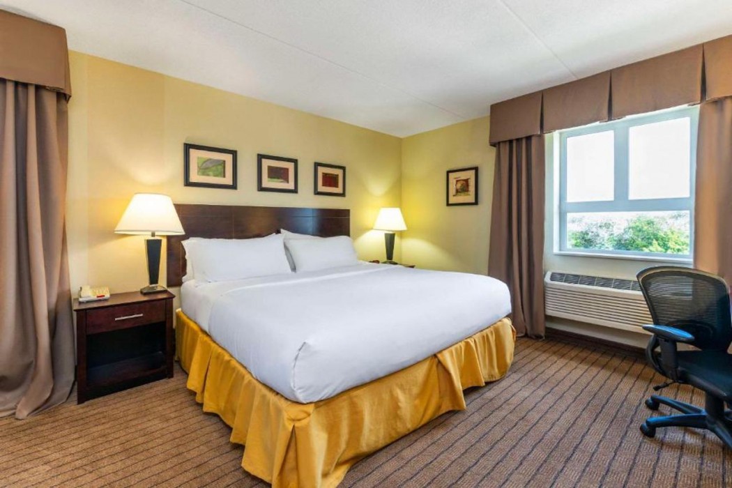 Comfort Inn & Suites Kincardine, ON 10/28