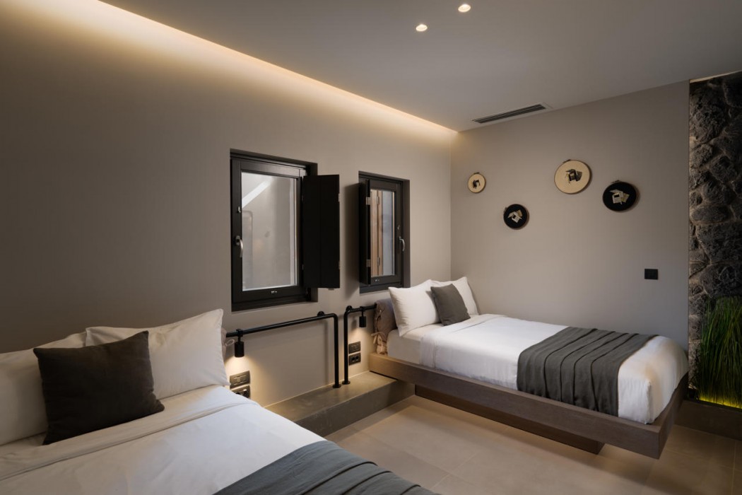 Apikia Santorini Suites - Adults Only 16/85