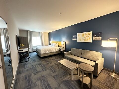 Comfort Inn and Suites Destin Near Henderson Beach 14/28