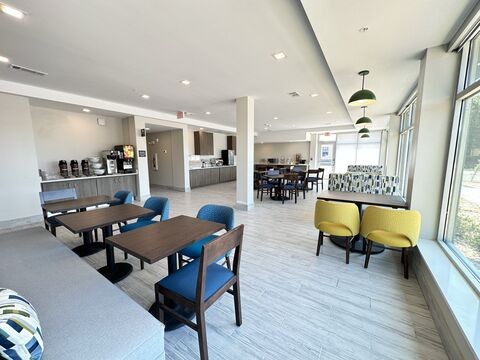 Comfort Inn and Suites Destin Near Henderson Beach 18/28