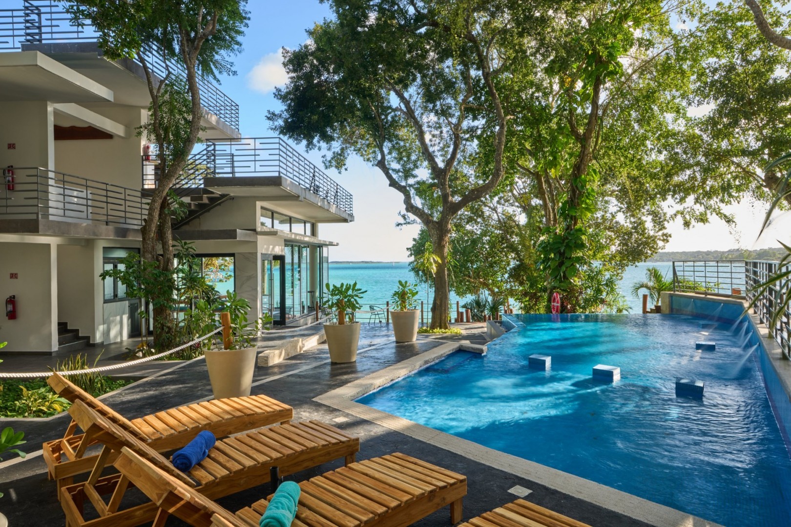 Cristalino Lagoon Front Hotel, Restaurant & Spa 9/94