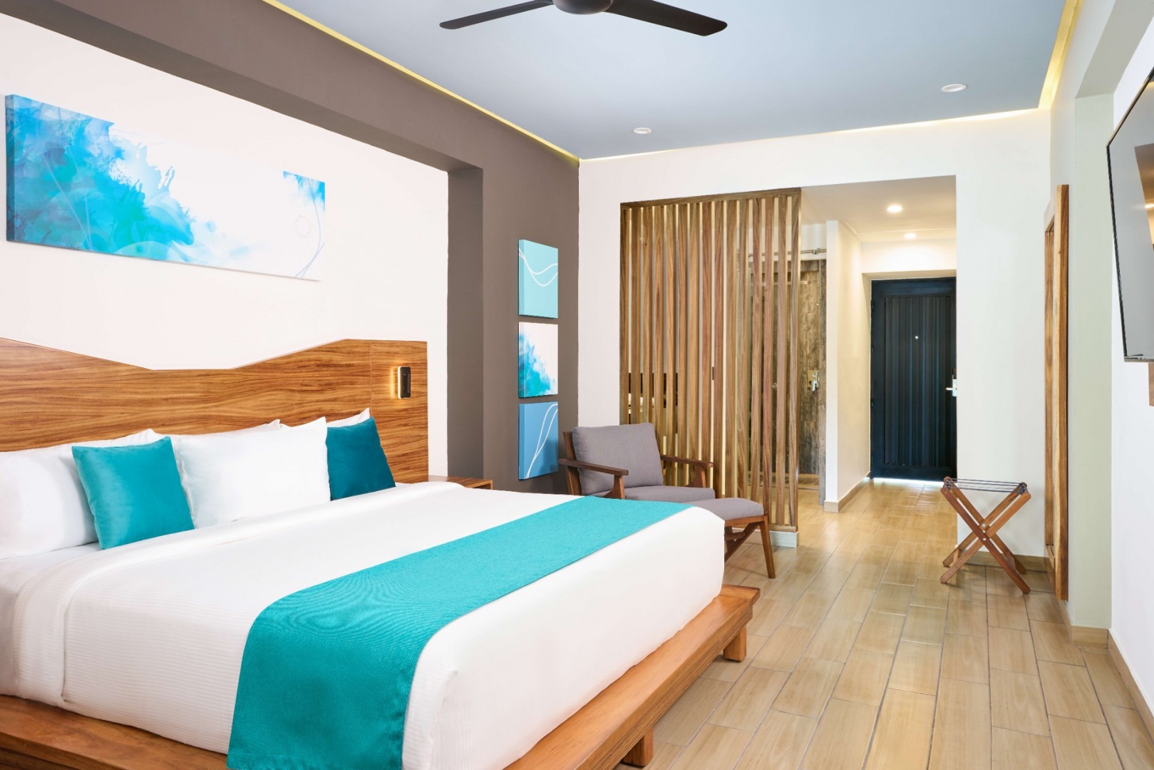 Deluxe King Size Partial Lagoon View