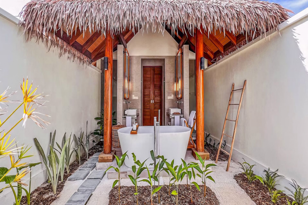 Melia Whale Lagoon Maldives 18/66