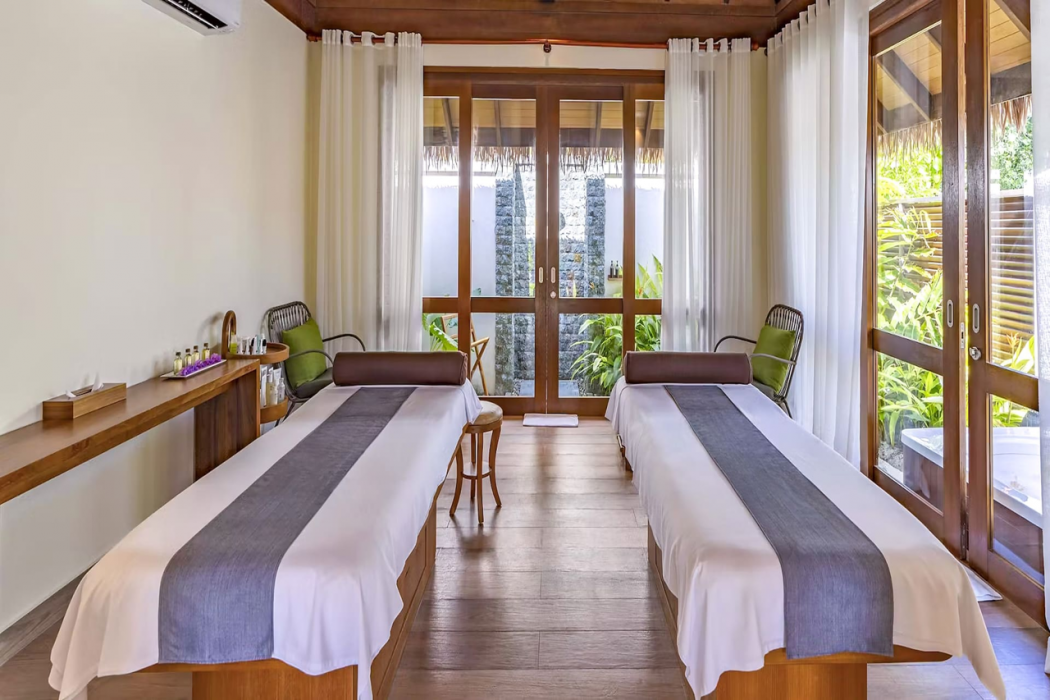Melia Whale Lagoon Maldives 8/66