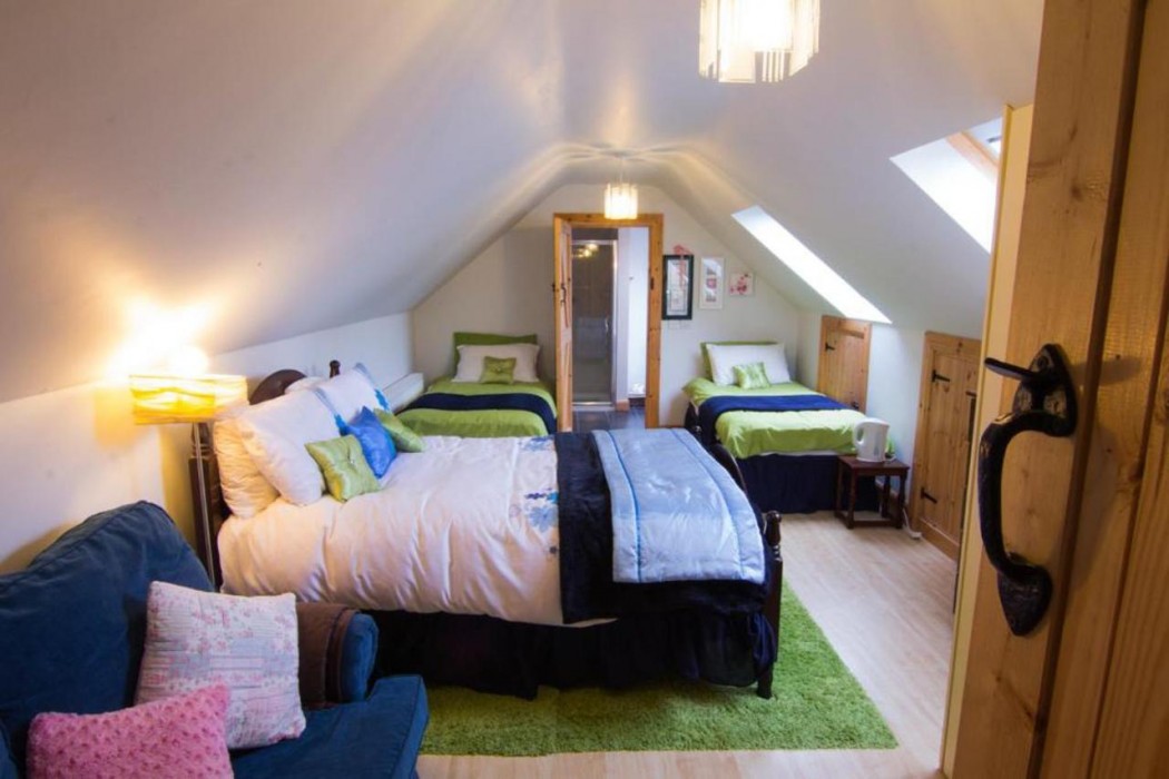 The Thatched Cottage B&B 3/25