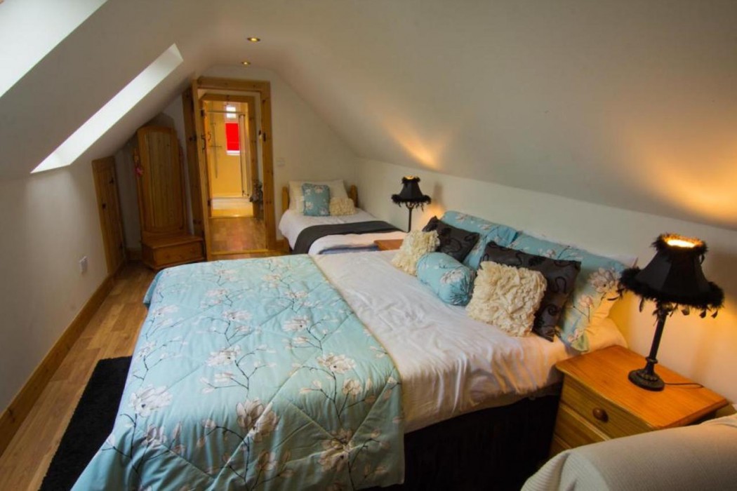 The Thatched Cottage B&B 4/25