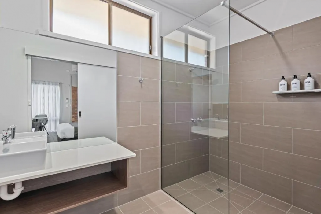 Comfort Inn Clubarham 9/23