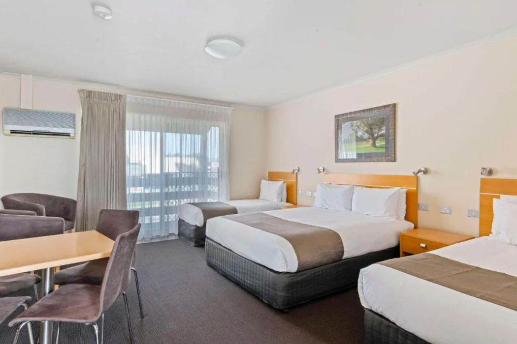 Comfort Inn Clubarham 11/23