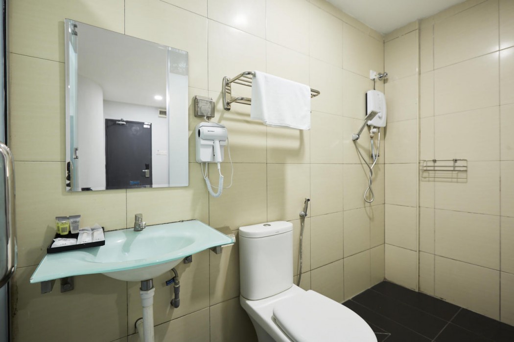 RM Hotel Muar 75/118