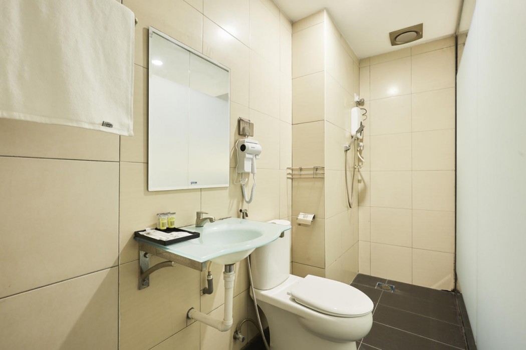 RM Hotel Muar 58/118