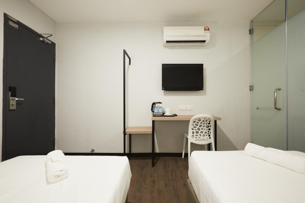 RM Hotel Muar 56/118