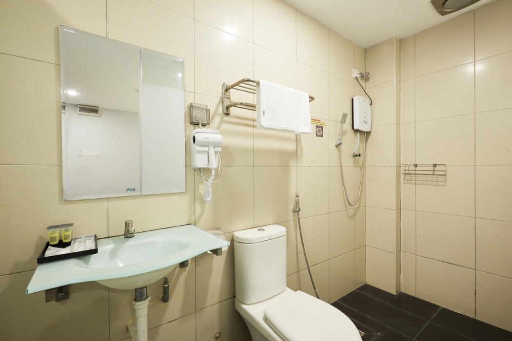 RM Hotel Muar 53/118