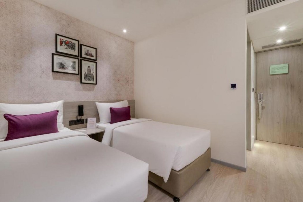 7 Apple Hotel Mahape 10/25