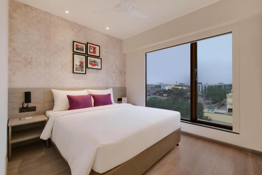 7 Apple Hotel Mahape 11/25