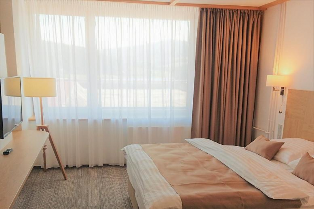 Adamantino Hotel 6/28