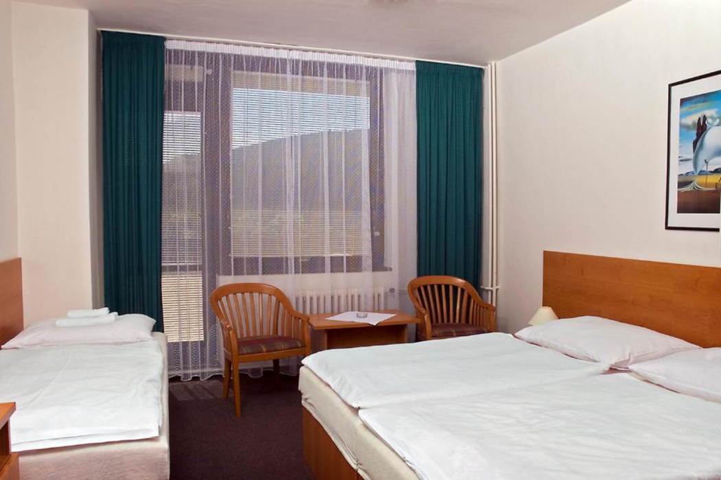 Adamantino Hotel 9/28