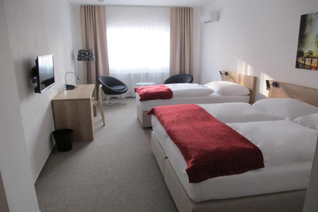 Kapitol Hotel 9/62