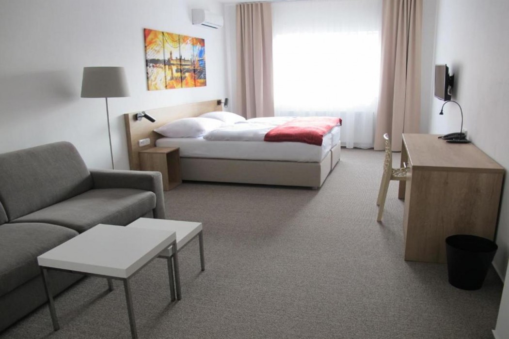 Kapitol Hotel 2/62