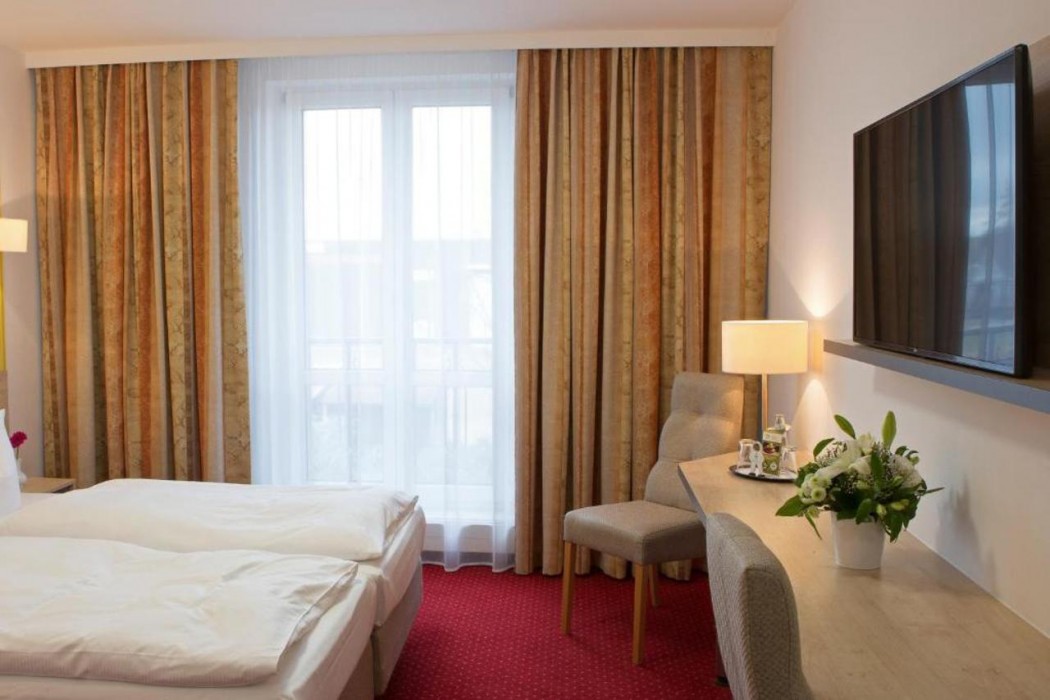Hotel 3 Linden 8/45