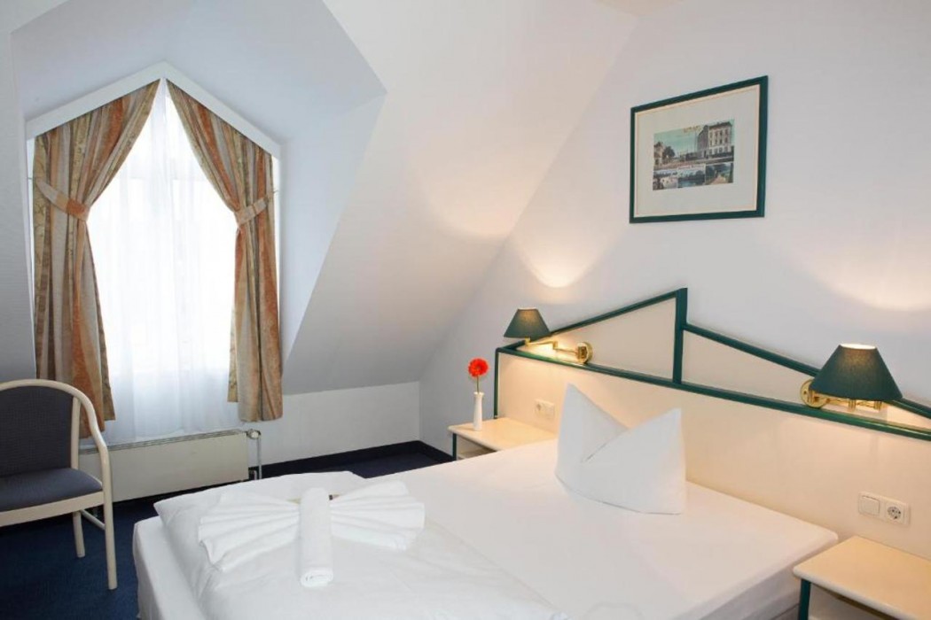 Hotel 3 Linden 6/45