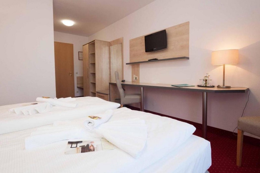 Hotel 3 Linden 4/45