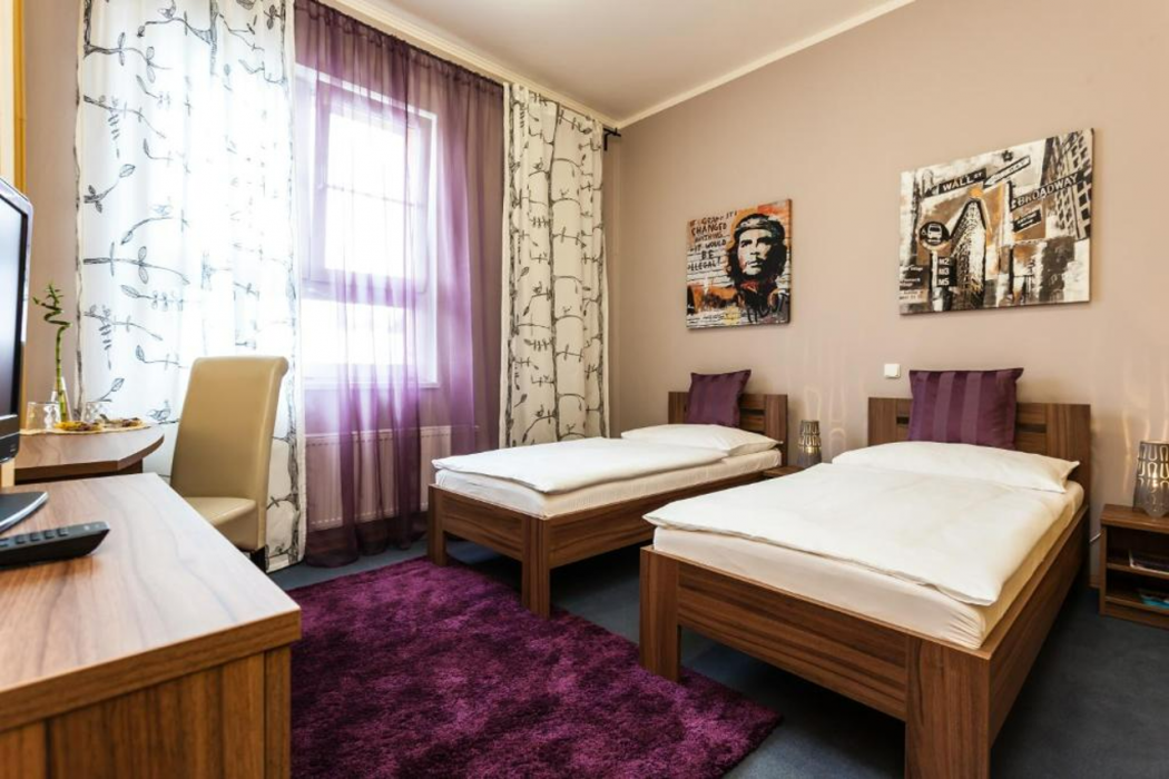 Sareza Hotel 9/48