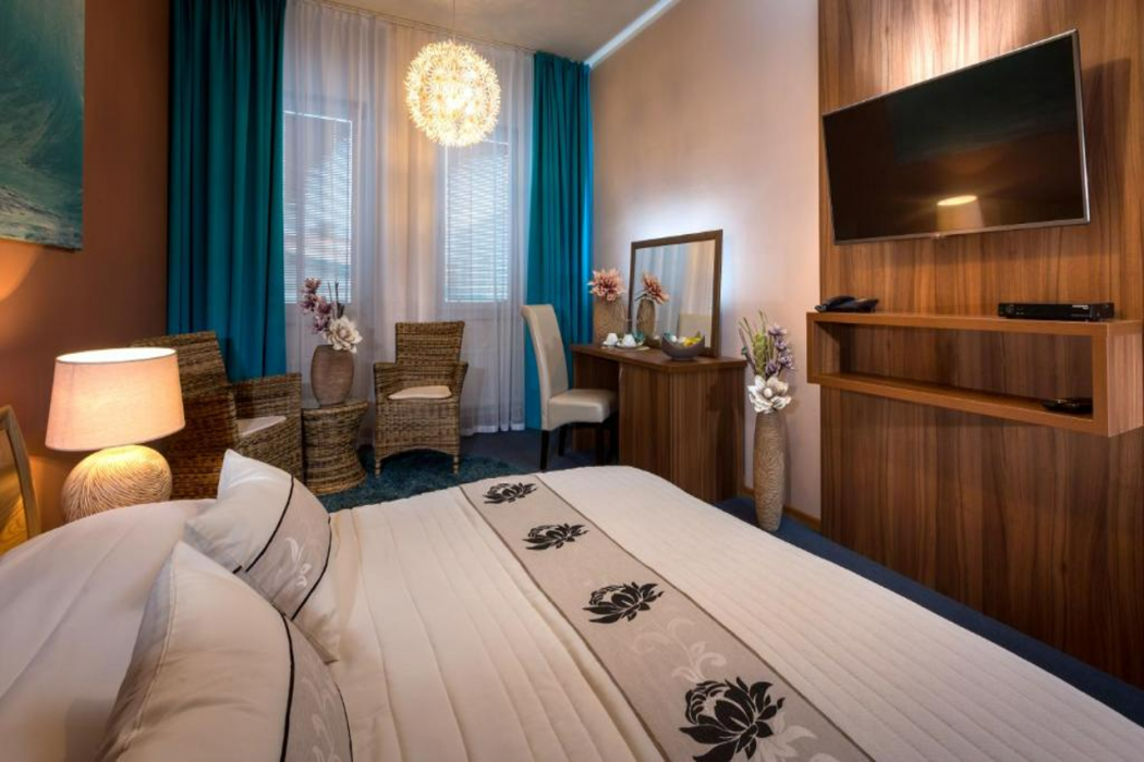 Sareza Hotel 7/48