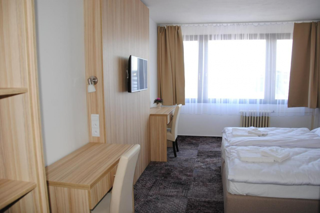 Labe Hotel 9/46
