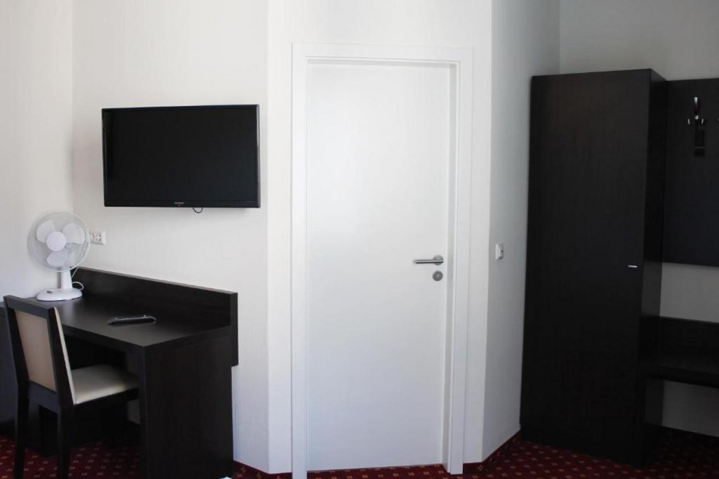 Aariana Hotel 8/43
