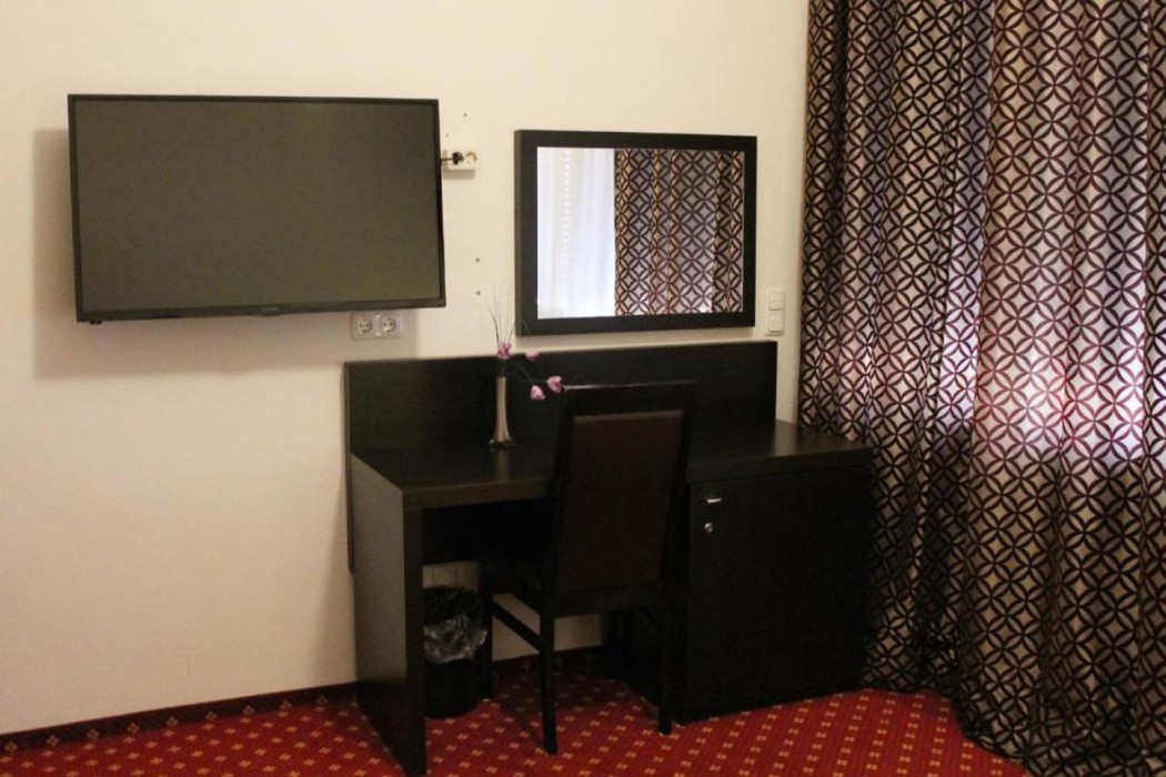 Aariana Hotel 9/43