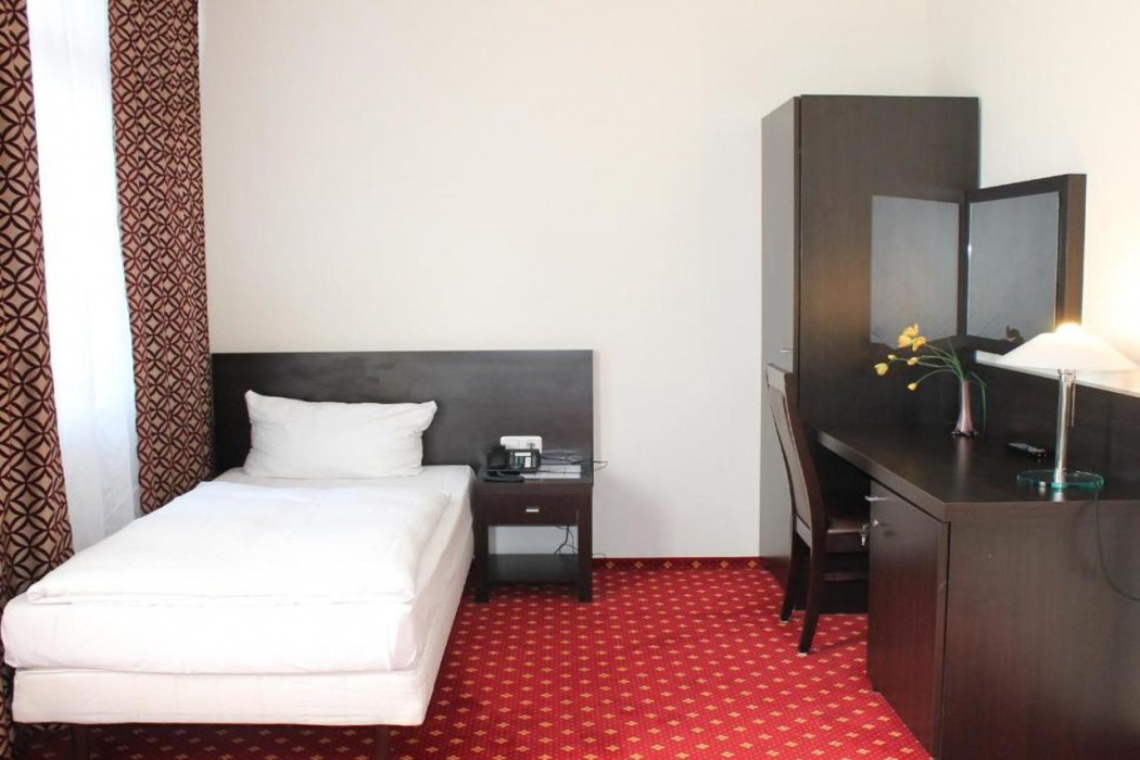 Aariana Hotel 6/43