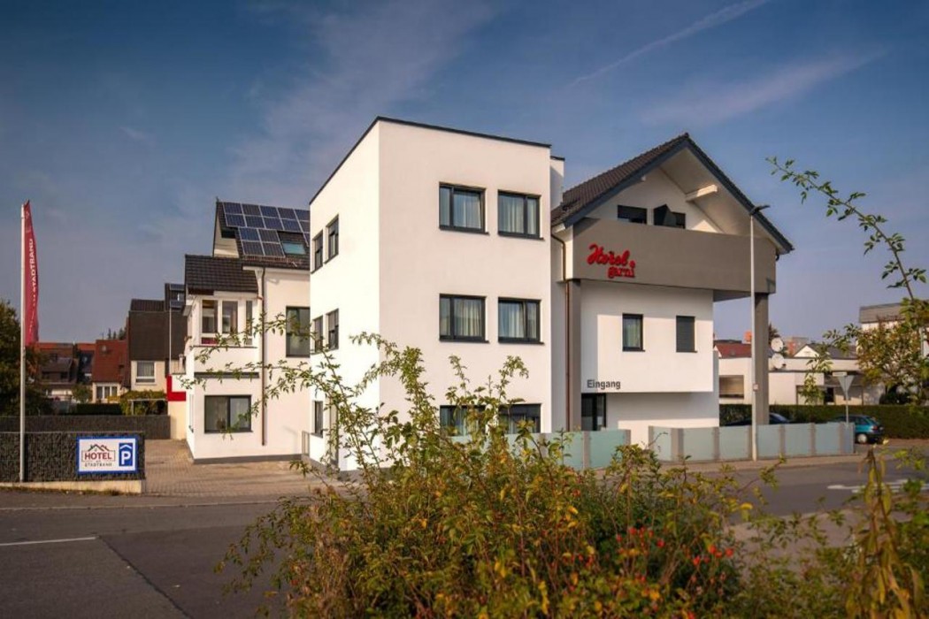 Hotel am Stadtrand 3/39