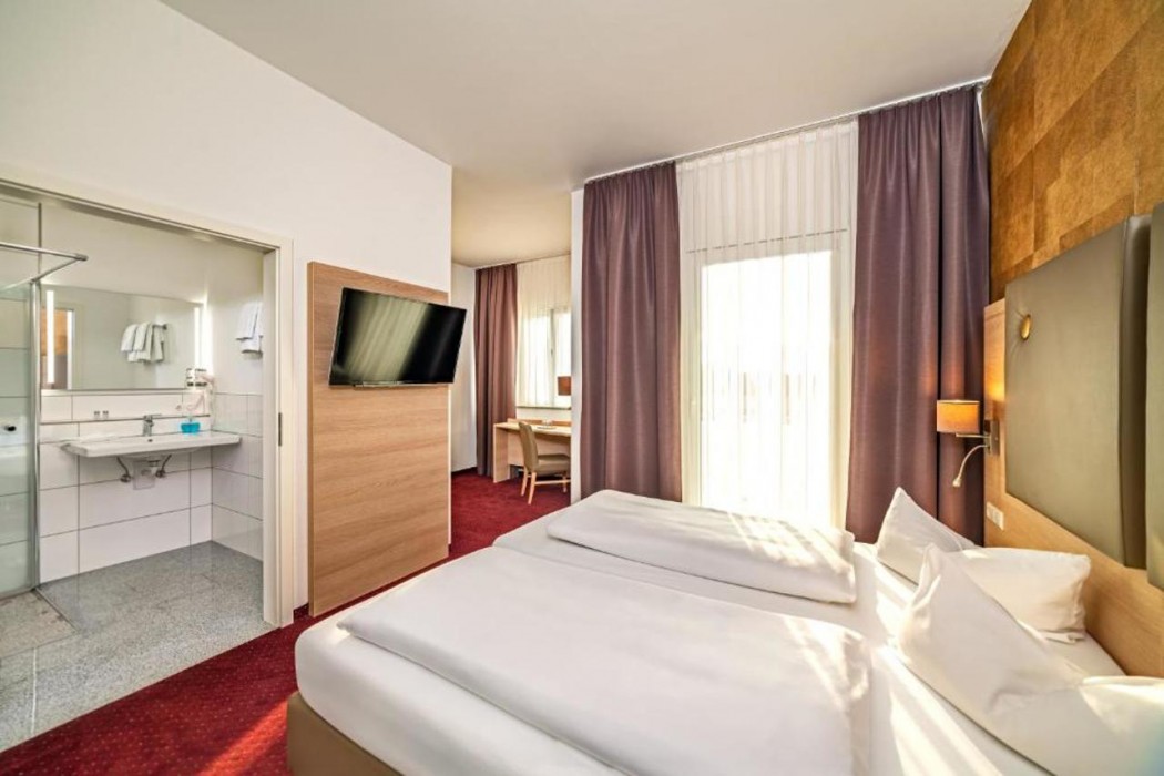 Hotel am Stadtrand 9/39