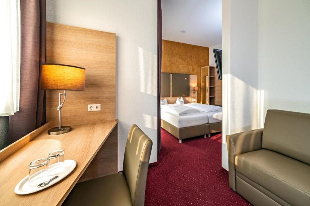 Hotel am Stadtrand 10/39