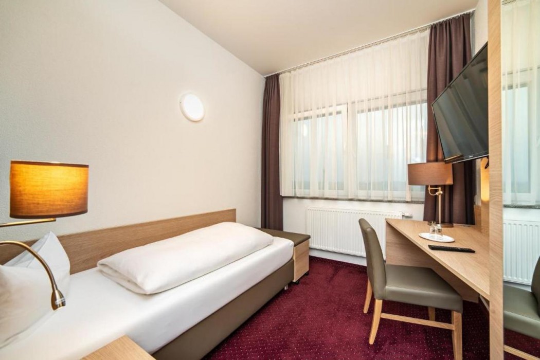 Hotel am Stadtrand 8/39