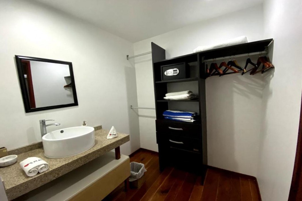 Coras Place Bacalar 11/64