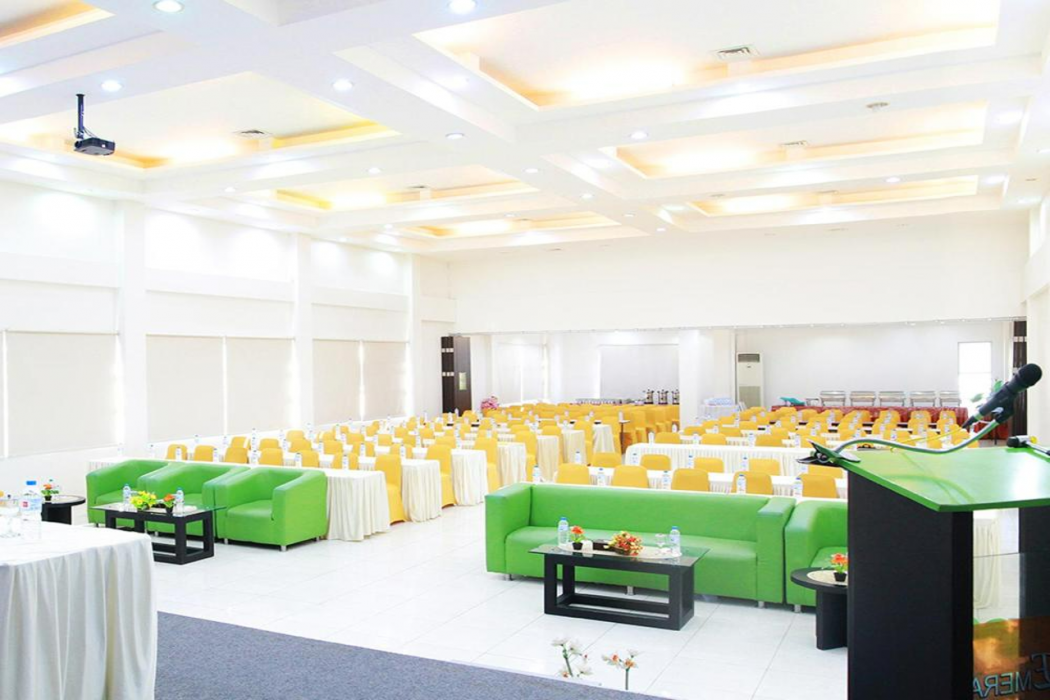 Emerald Hotel 4/42