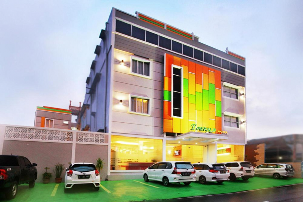 Emerald Hotel 5/42