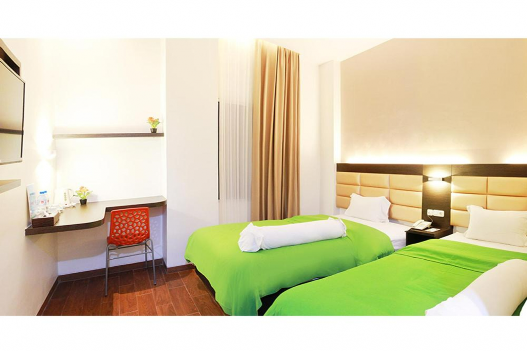 Emerald Hotel 2/42