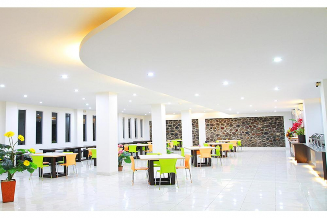 Emerald Hotel 12/42