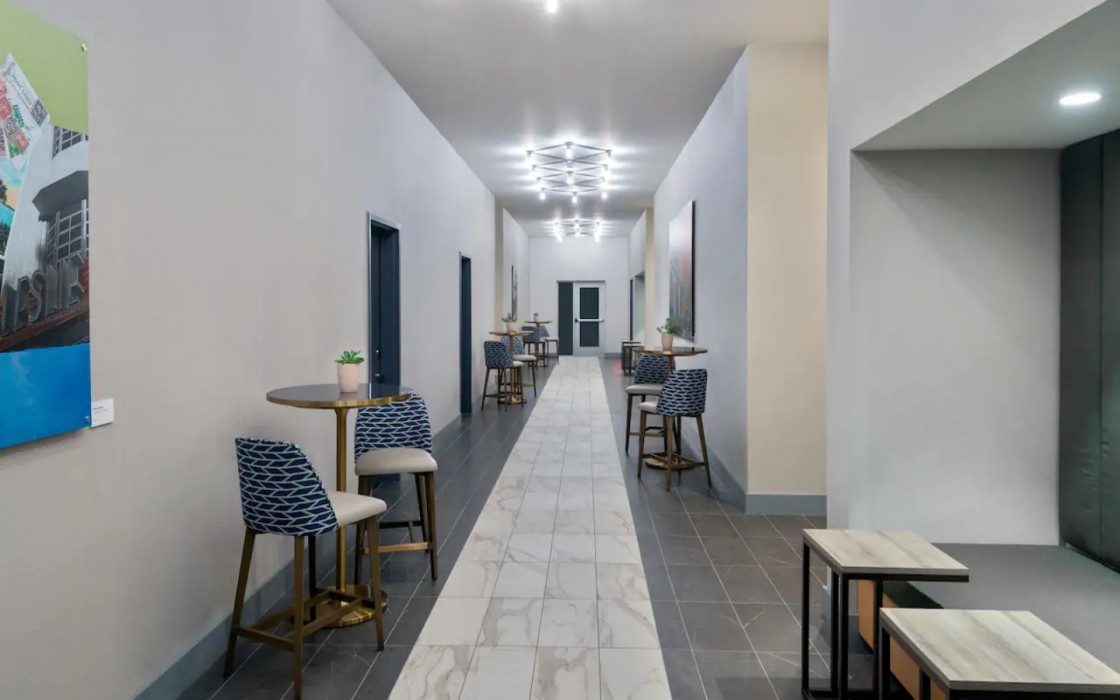 Hyatt House Orlando Airport 34/81