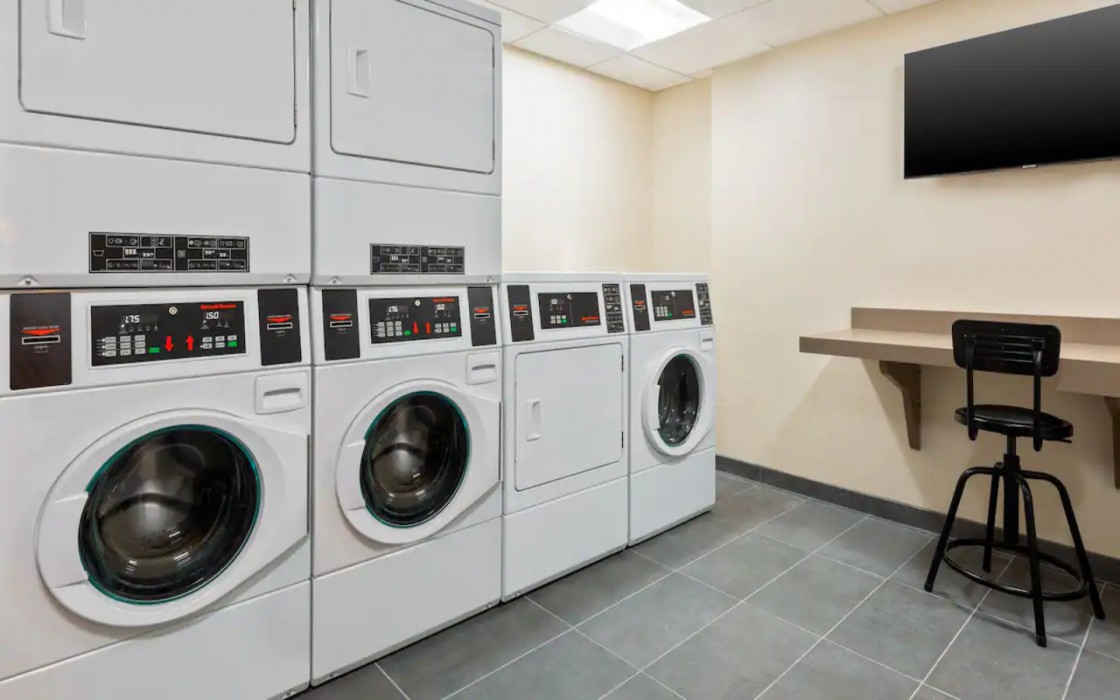 Hyatt House Orlando Airport 27/81