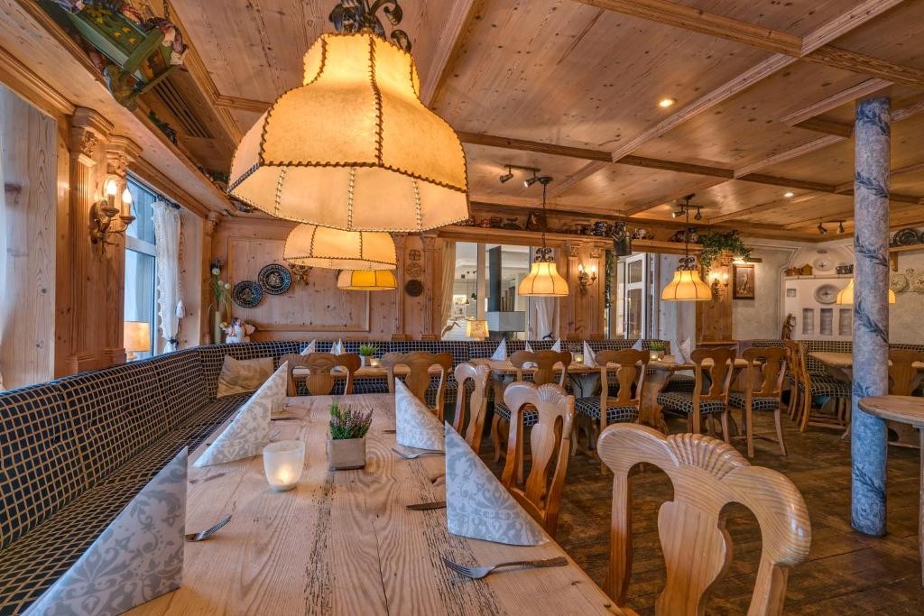 Hotel Restaurant Burg-Klause 35/62