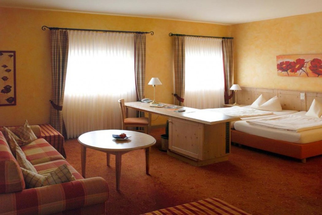Grosch Hotel 8/35