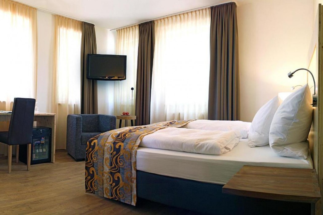 Grosch Hotel 9/35