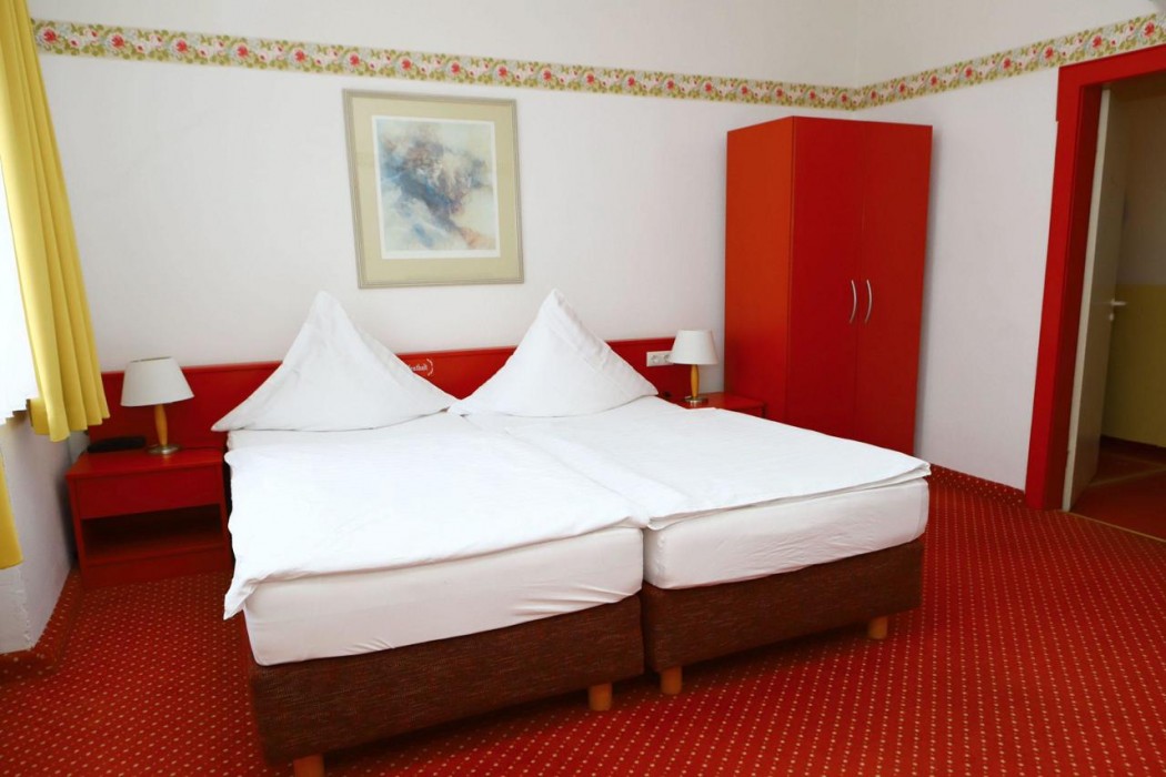 City Hotel 6/36